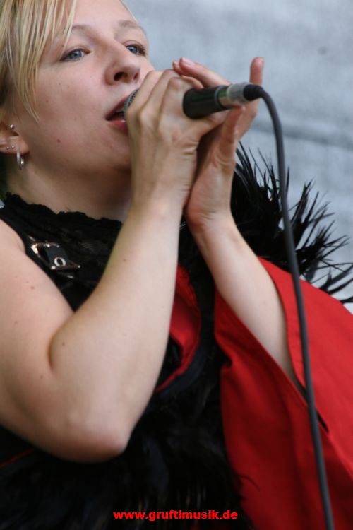 Amber ist die Band der 1974 in Würzburg geborenen <b>Martina Nöth</b> , die 2001 - FestivalMediaval09-Amber4
